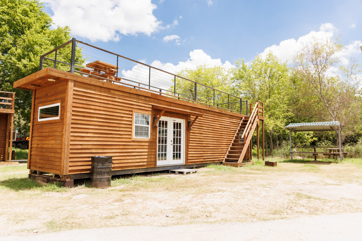 #7 Marina Large Cabin Capacity 6, Sleeps 4