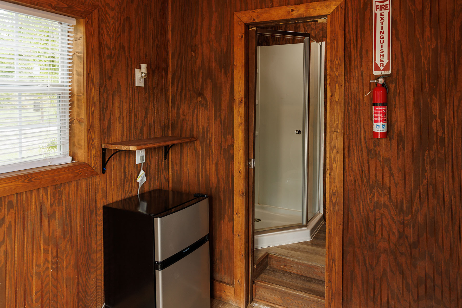 #4 Marina Small Cabin Capacity 4, Sleeps 2