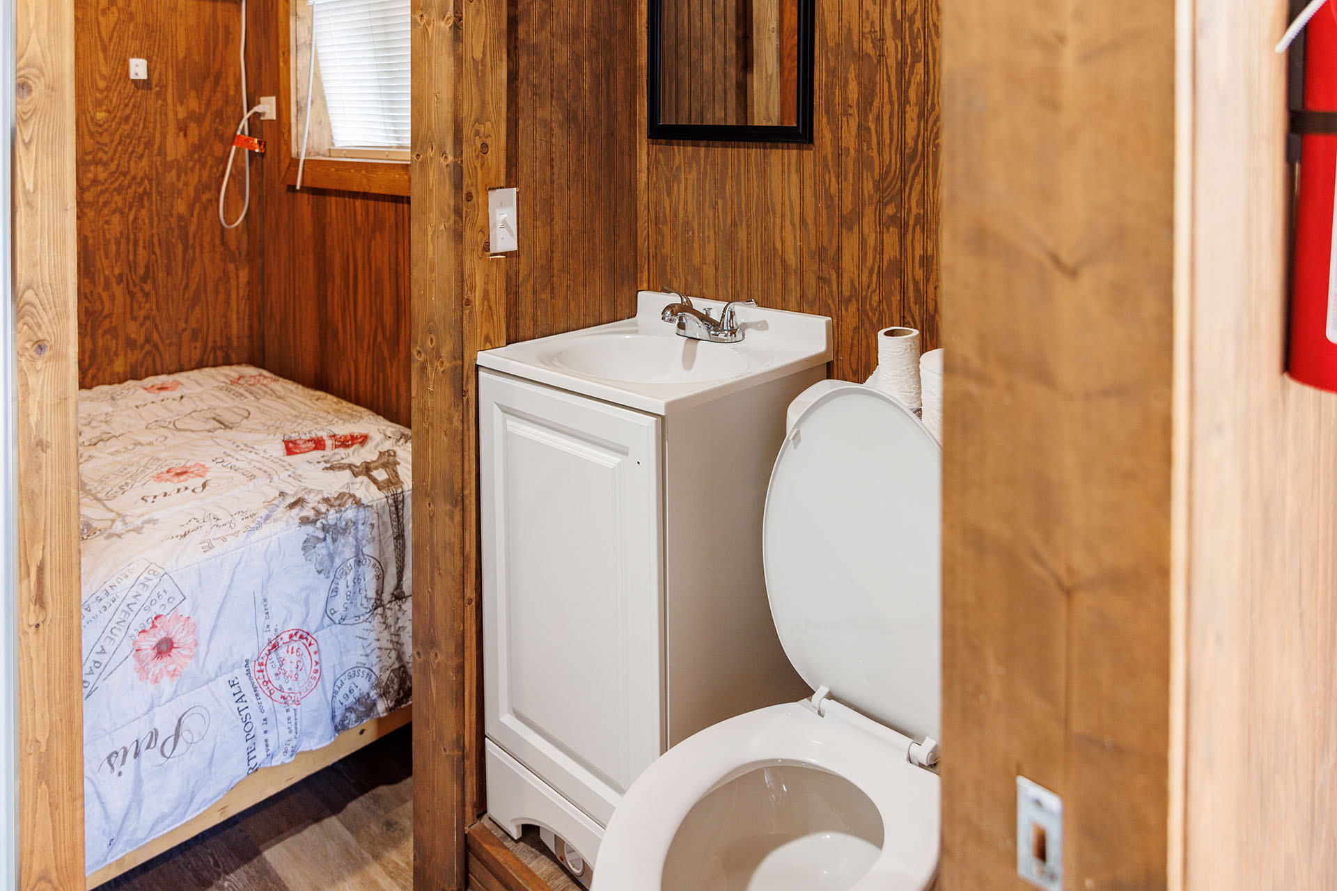 #4 Marina Small Cabin Capacity 4, Sleeps 2