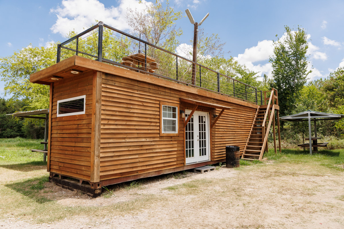 #8 Marina Large Cabin Capacity 6, Sleeps 4