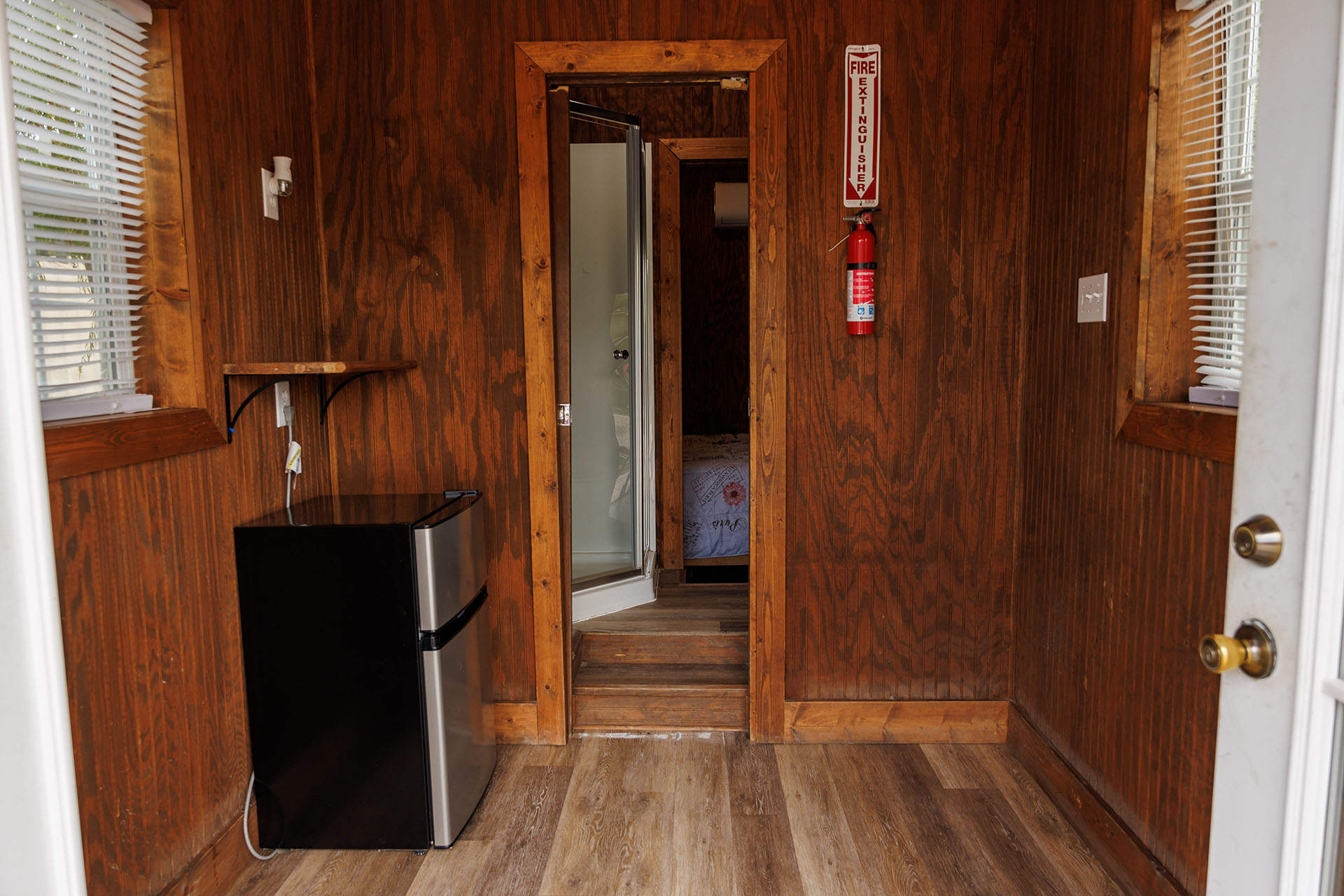 #4 Marina Small Cabin Capacity 4, Sleeps 2